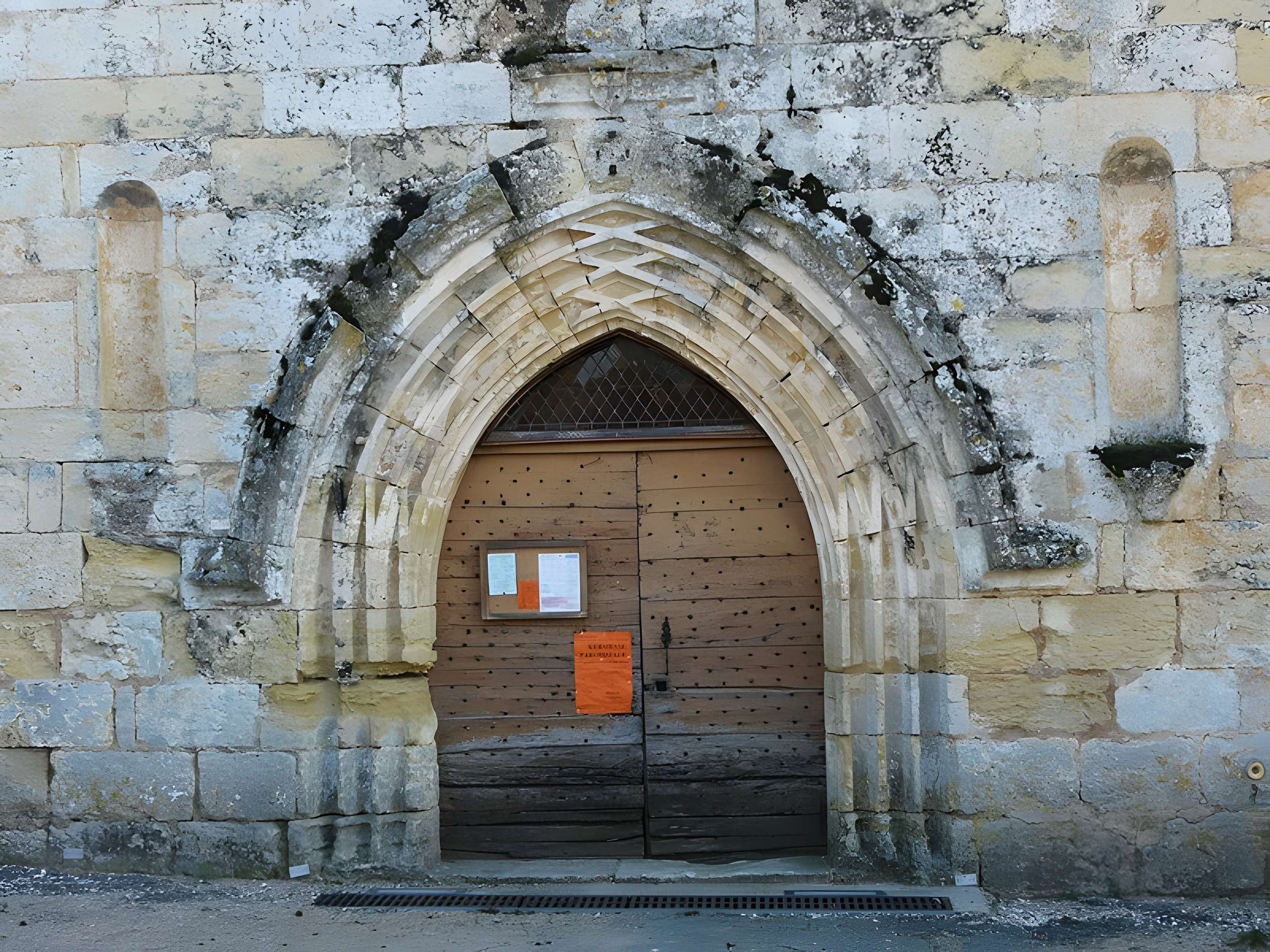 Église Saint-Pierre-ès-Liens de La Douze