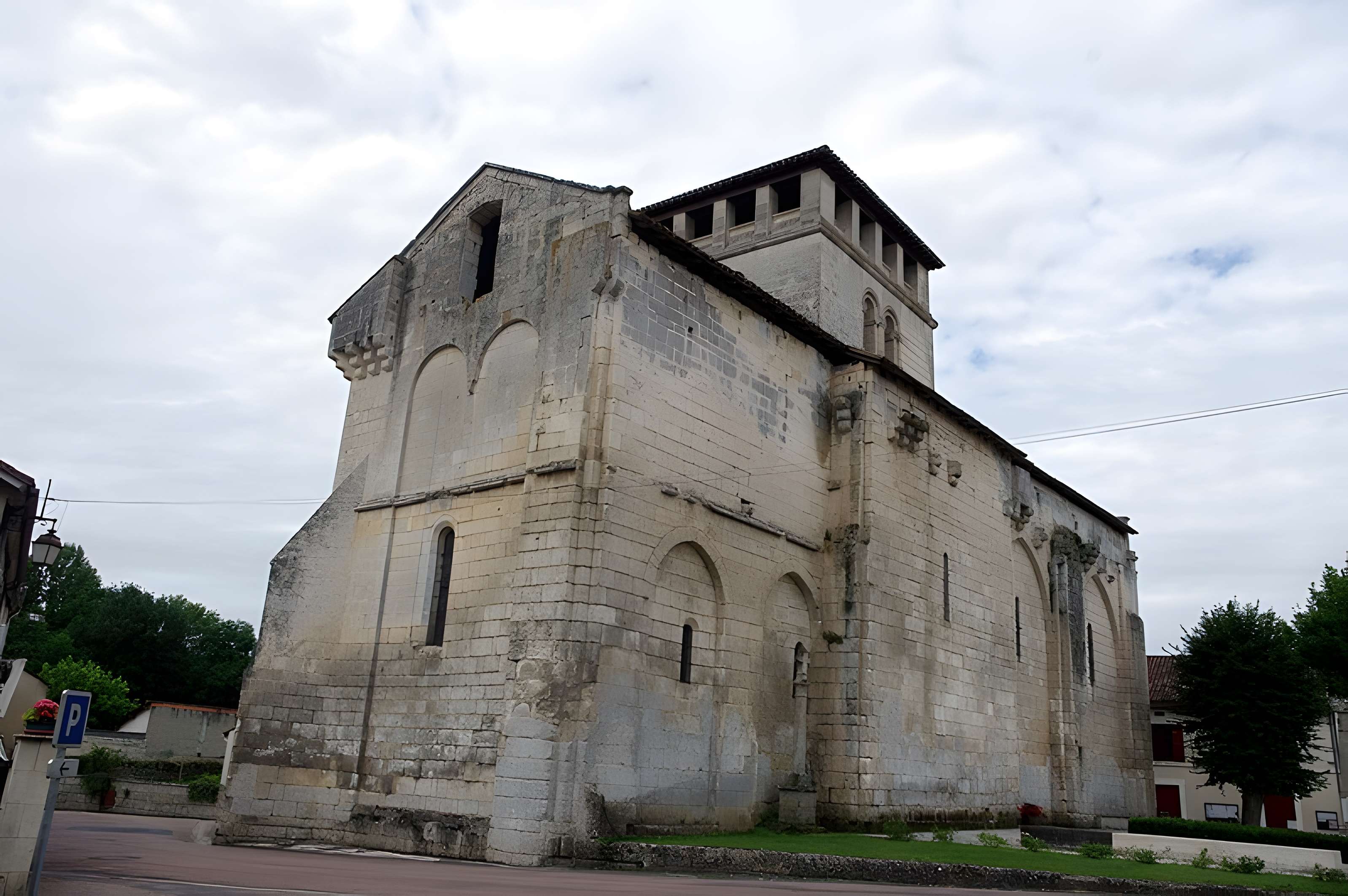Église Saint-Pierre-ès-Liens de Vieux-Mareuil