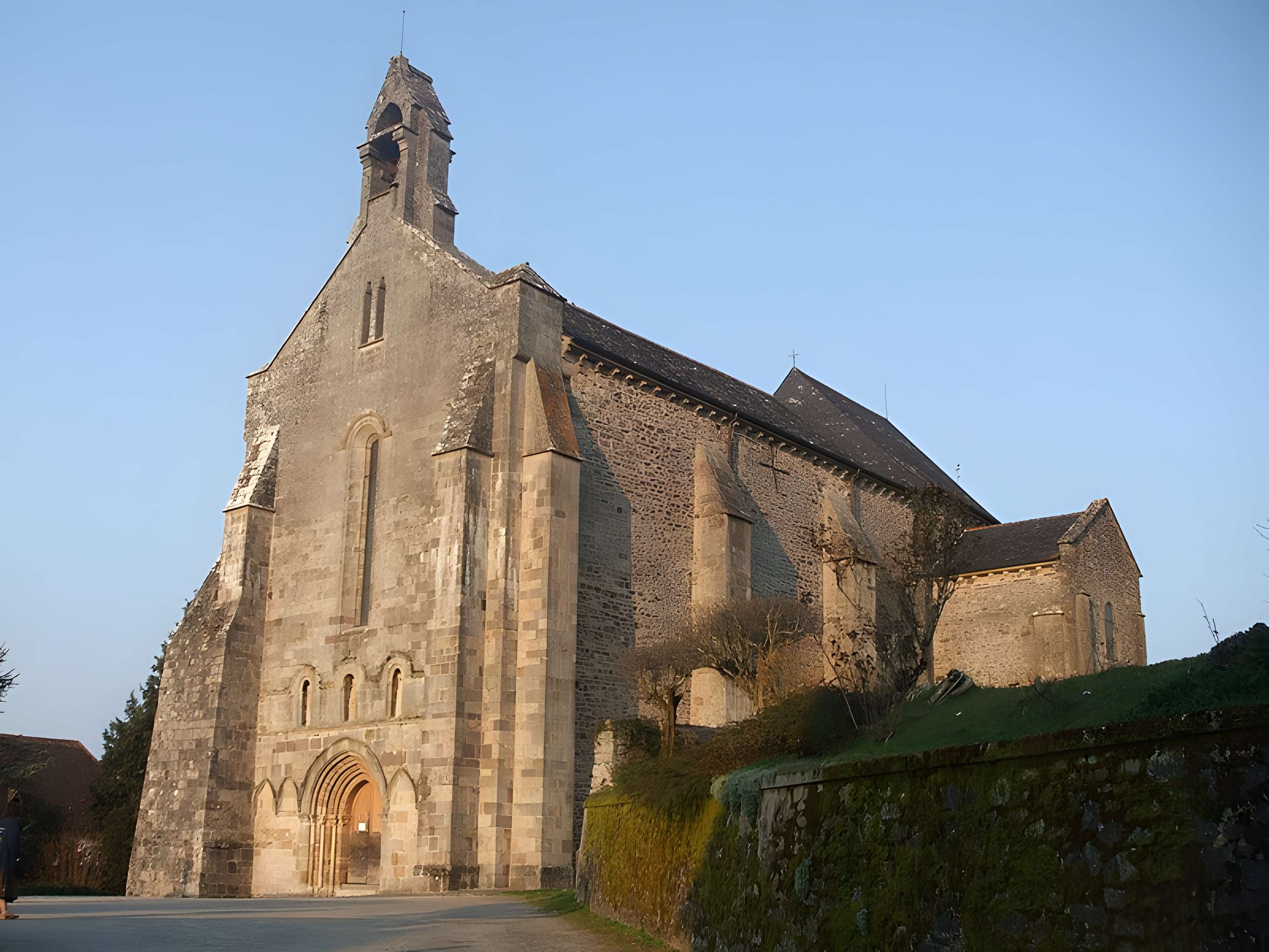 Église Saint-Pierre-et-Saint-Pardoux d'Arnac-Pompadour
