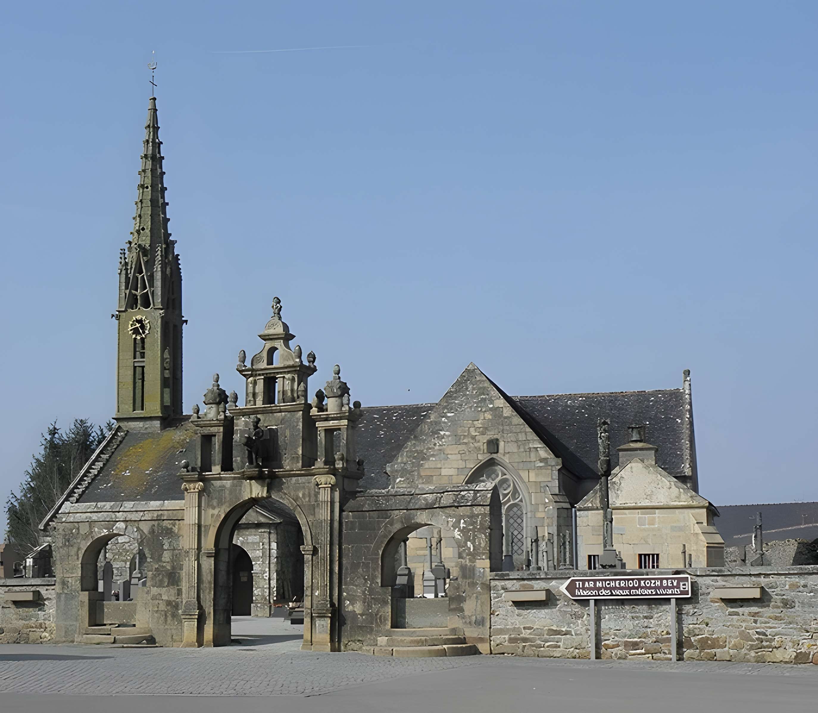 Église Saint-Pierre-et-Saint-Paul d'Argol
