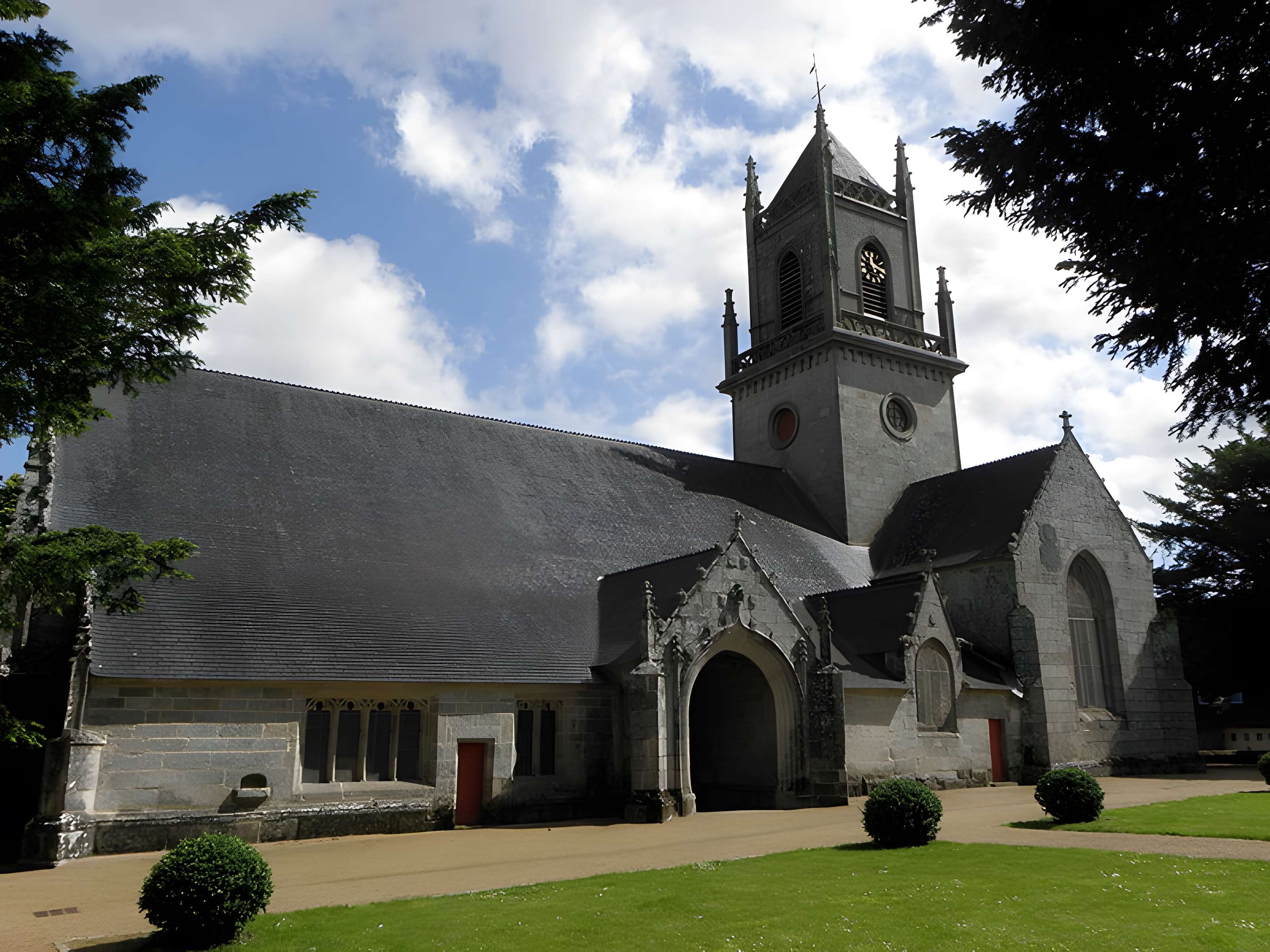 Église Saint-Pierre-et-Saint-Paul de Langonnet