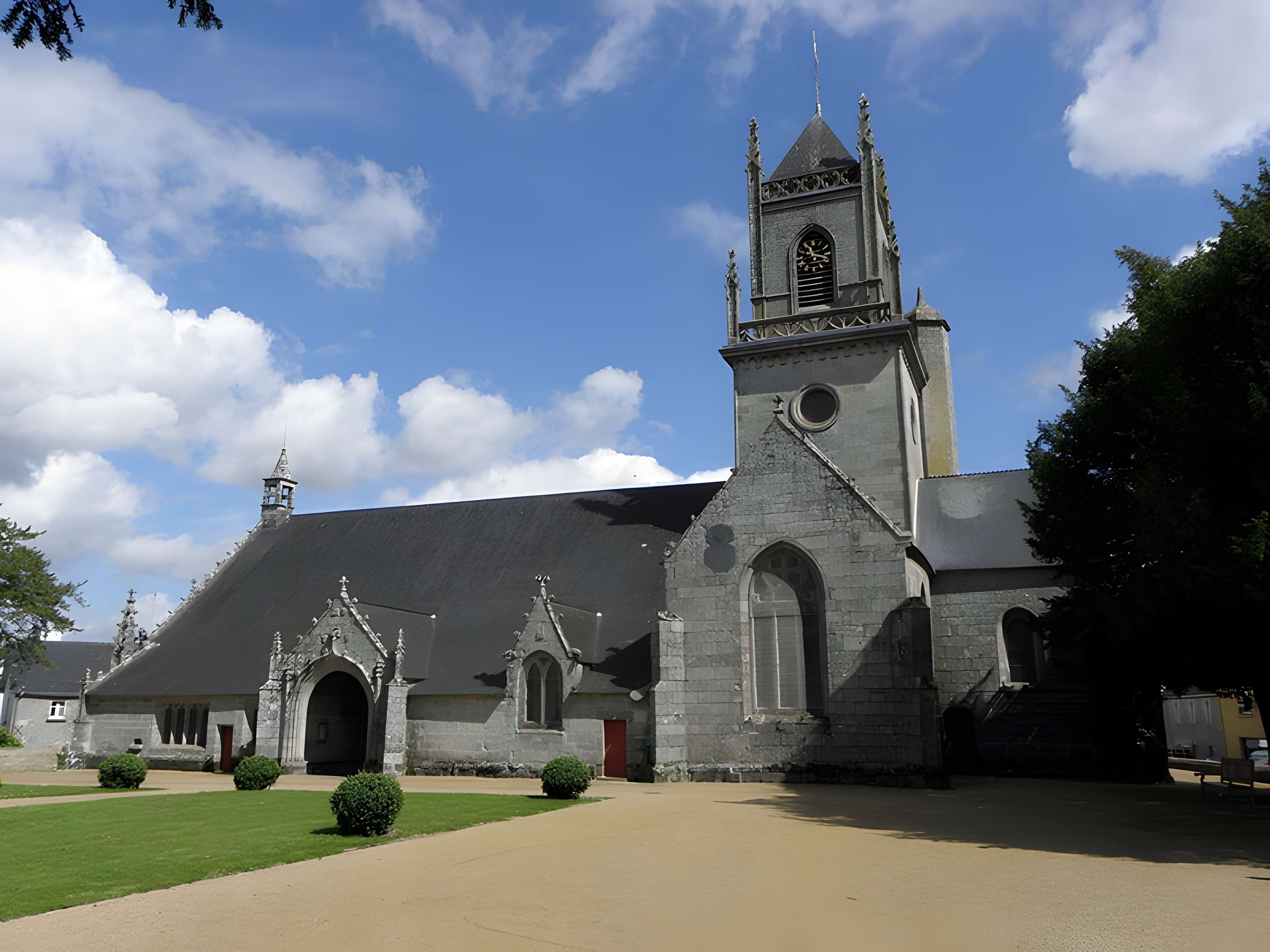 Église Saint-Pierre-et-Saint-Paul de Langonnet