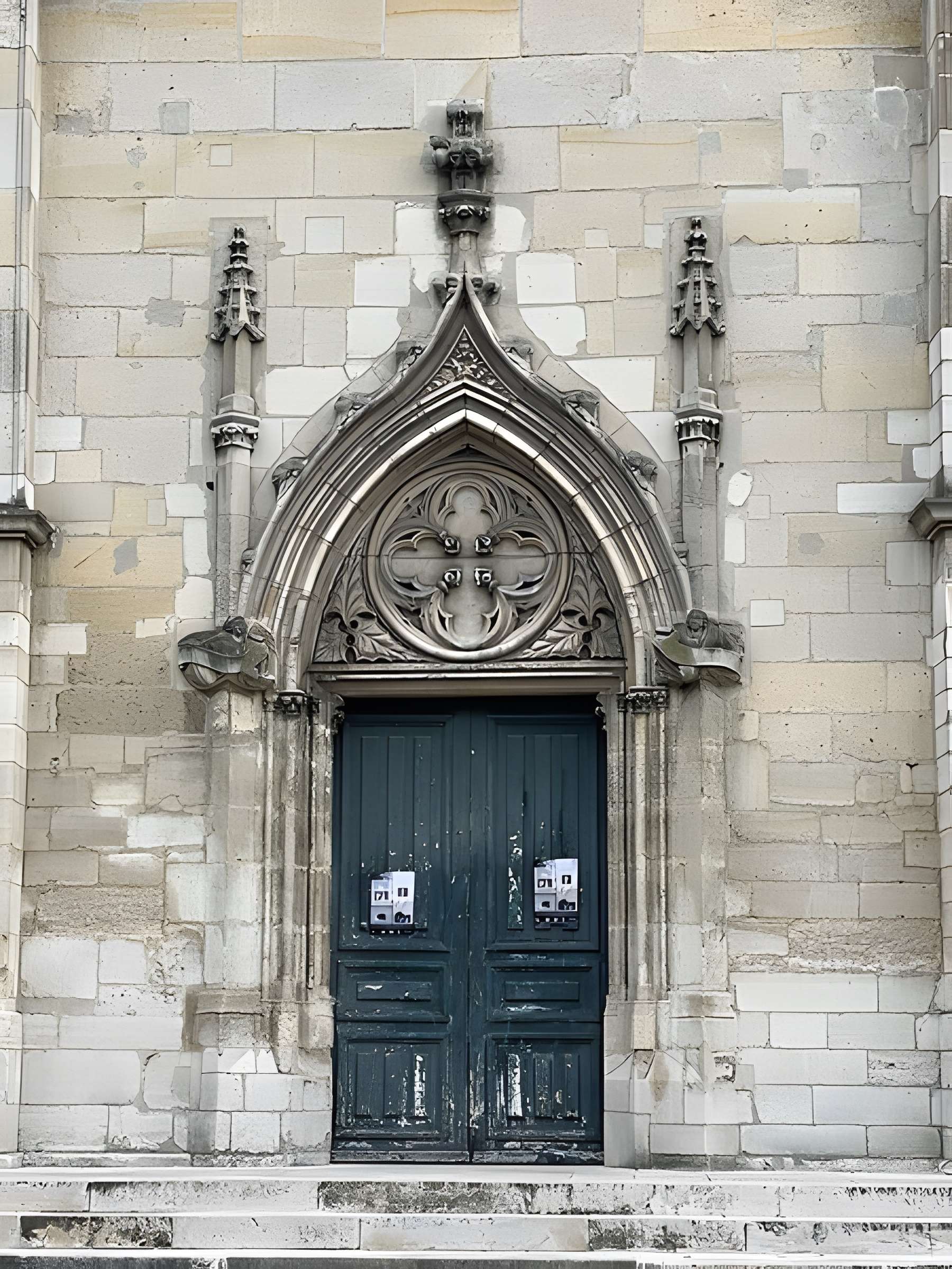 Église Saint-Pierre-et-Saint-Paul de Montreuil