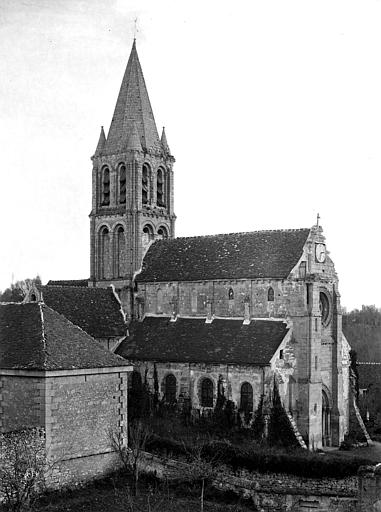 Église Saint-Pierre-et-Saint-Paul de Santeuil et croix