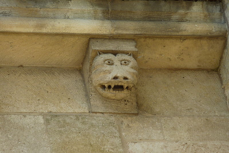 Église Saint-Pierre-et-Saint-Paul de Santeuil et croix