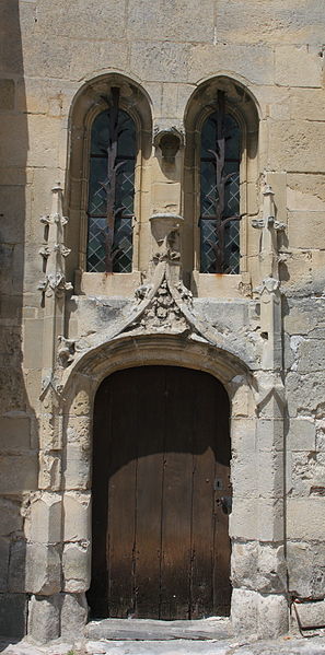 Église Saint-Pierre-et-Saint-Paul de Santeuil et croix