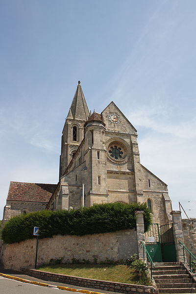 Église Saint-Pierre-et-Saint-Paul de Santeuil et croix