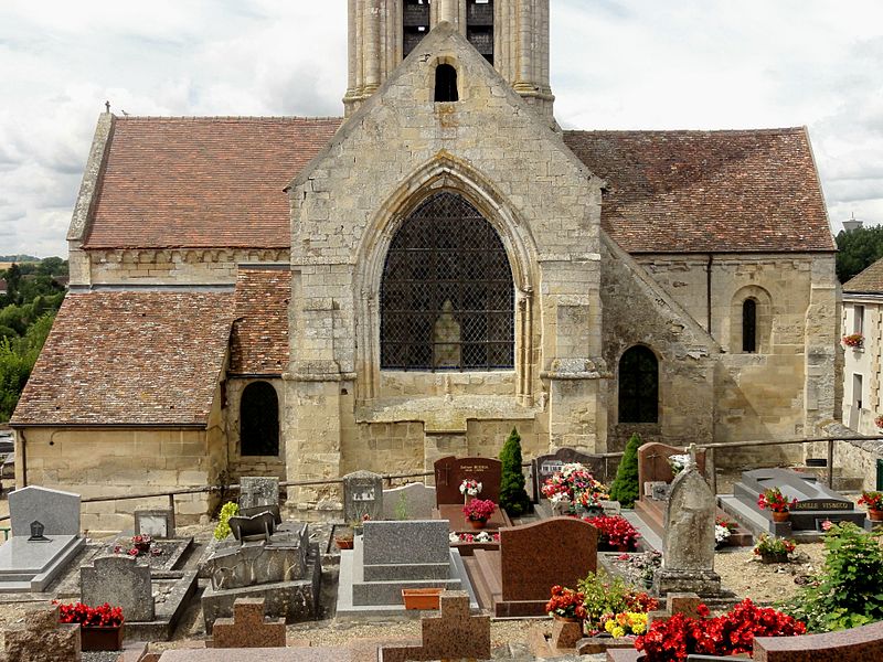 Église Saint-Pierre-et-Saint-Paul de Santeuil et croix