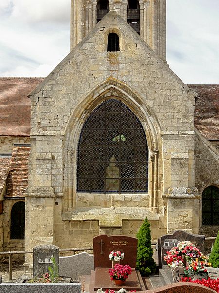 Église Saint-Pierre-et-Saint-Paul de Santeuil et croix