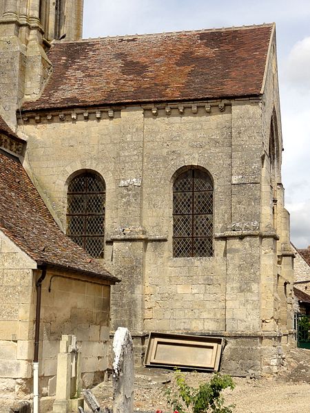 Église Saint-Pierre-et-Saint-Paul de Santeuil et croix
