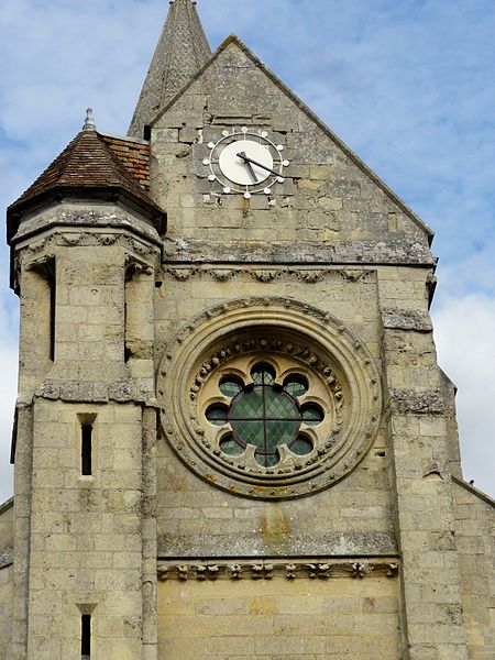 Église Saint-Pierre-et-Saint-Paul de Santeuil et croix