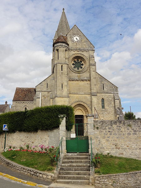 Église Saint-Pierre-et-Saint-Paul de Santeuil et croix
