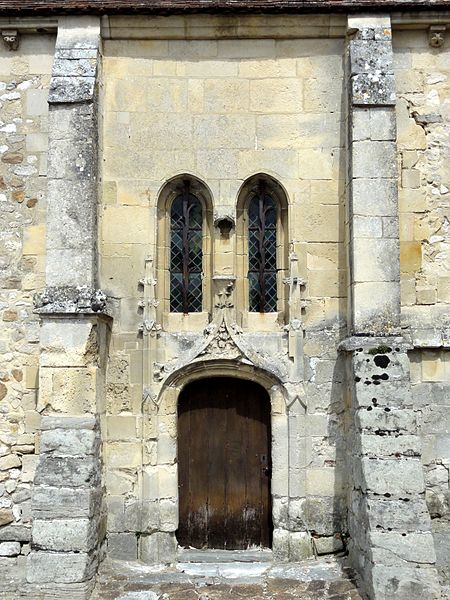 Église Saint-Pierre-et-Saint-Paul de Santeuil et croix