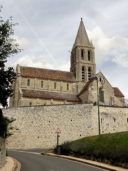 Église Saint-Pierre-et-Saint-Paul de Santeuil et croix