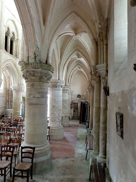 Église Saint-Pierre-et-Saint-Paul de Santeuil et croix