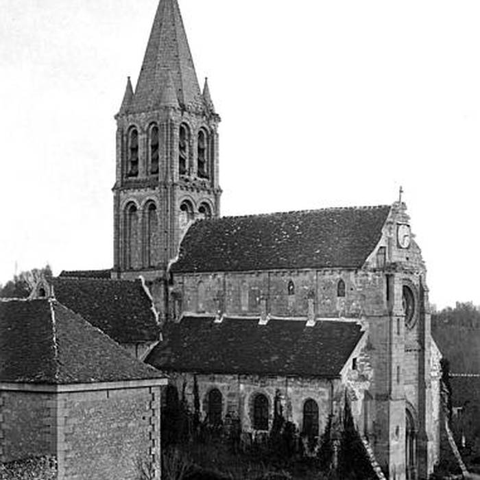 Photo de Église Saint-Pierre-et-Saint-Paul de Santeuil et croix