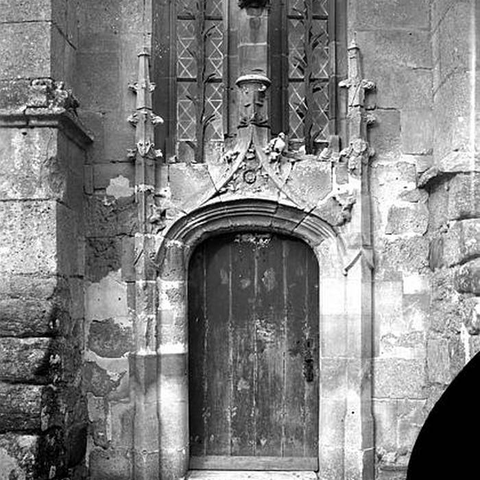 Photo de Église Saint-Pierre-et-Saint-Paul de Santeuil et croix
