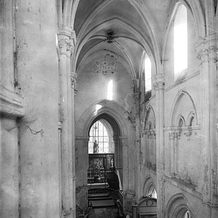 Photo de Église Saint-Pierre-et-Saint-Paul de Santeuil et croix