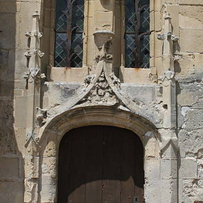 Photo de Église Saint-Pierre-et-Saint-Paul de Santeuil et croix