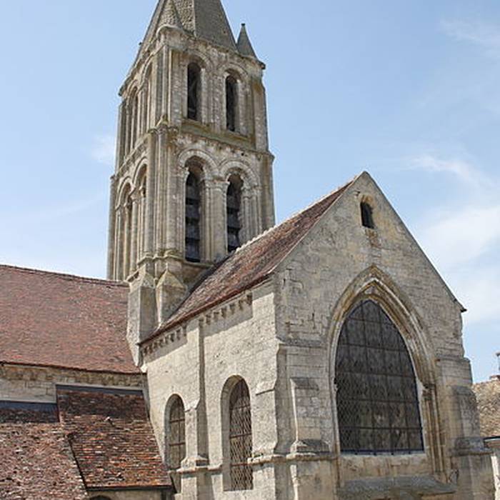 Photo de Église Saint-Pierre-et-Saint-Paul de Santeuil et croix