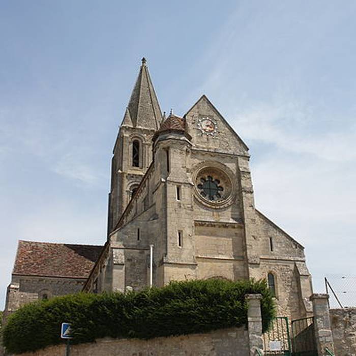 Photo de Église Saint-Pierre-et-Saint-Paul de Santeuil et croix