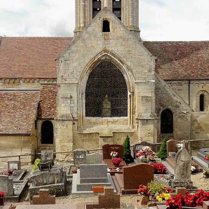 Photo de Église Saint-Pierre-et-Saint-Paul de Santeuil et croix