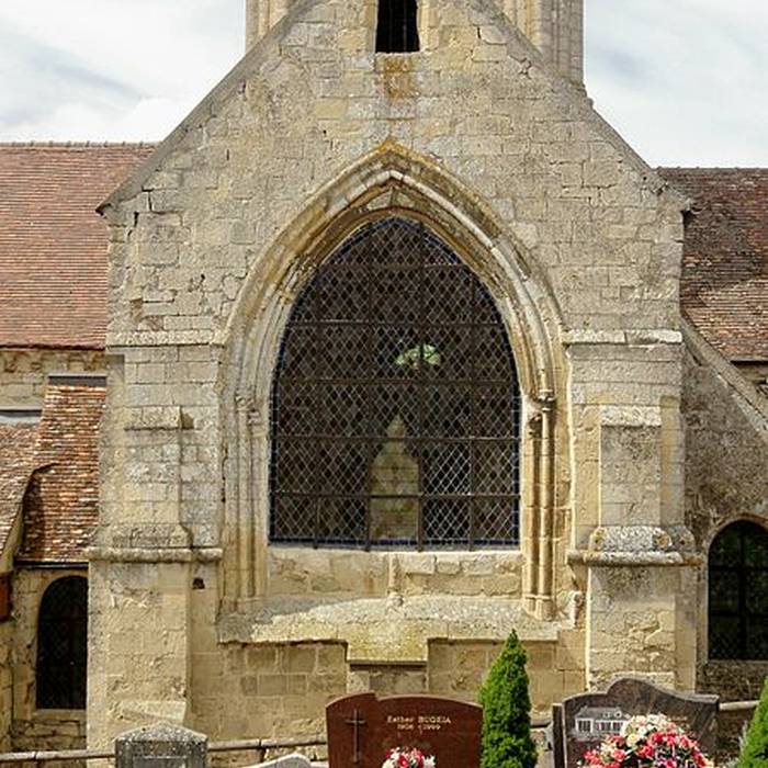 Photo de Église Saint-Pierre-et-Saint-Paul de Santeuil et croix