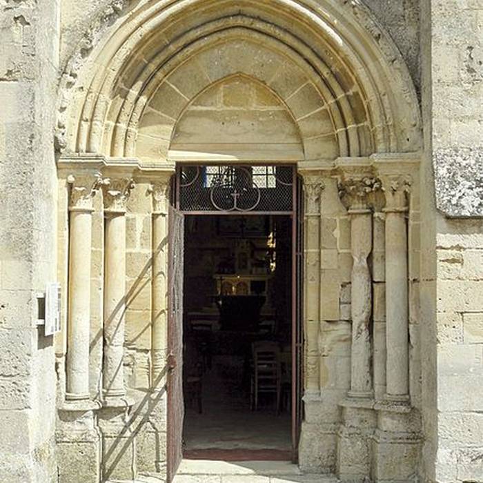Photo de Église Saint-Pierre-et-Saint-Paul de Santeuil et croix