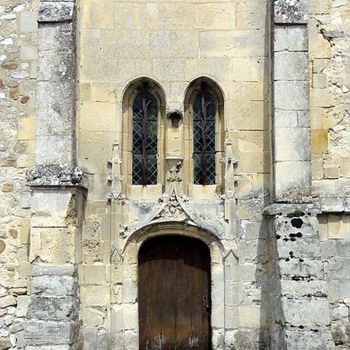 Photo de Église Saint-Pierre-et-Saint-Paul de Santeuil et croix