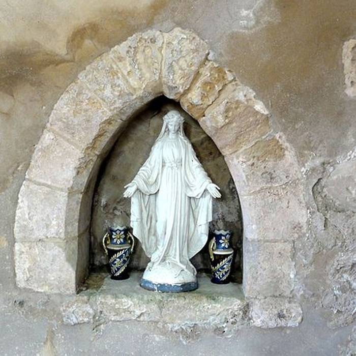 Photo de Église Saint-Pierre-et-Saint-Paul de Santeuil et croix