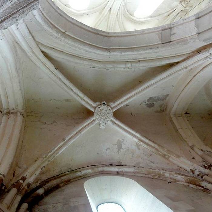 Photo de Église Saint-Pierre-et-Saint-Paul de Santeuil et croix