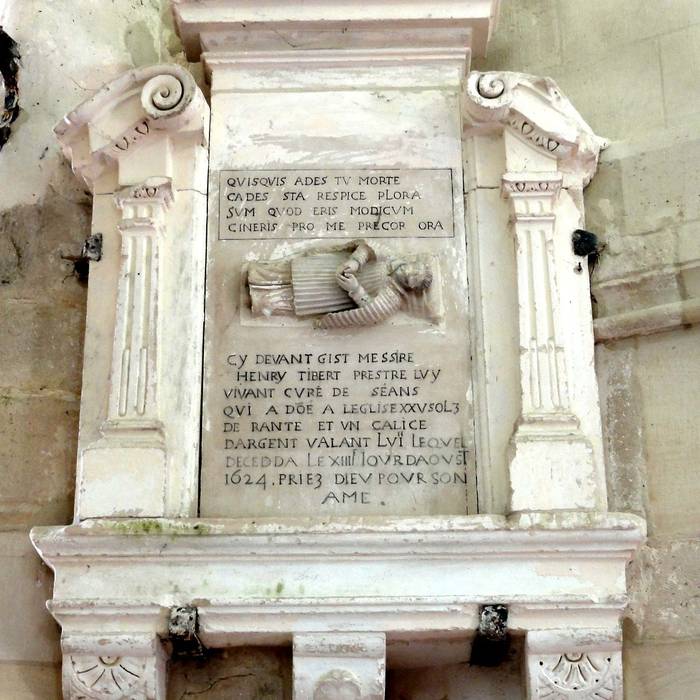 Photo de Église Saint-Pierre-et-Saint-Paul de Santeuil et croix