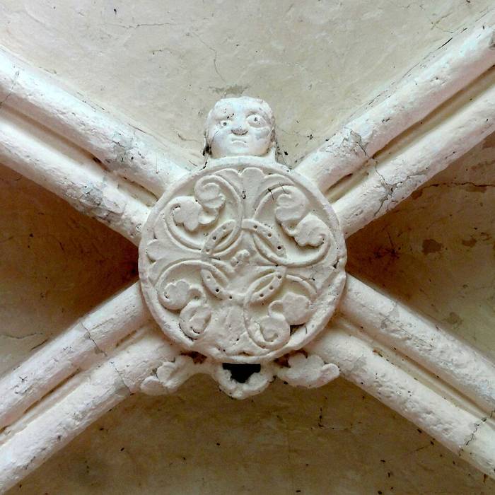 Photo de Église Saint-Pierre-et-Saint-Paul de Santeuil et croix