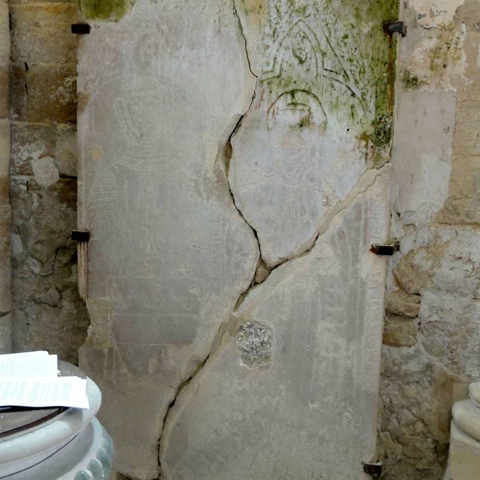 Photo de Église Saint-Pierre-et-Saint-Paul de Santeuil et croix