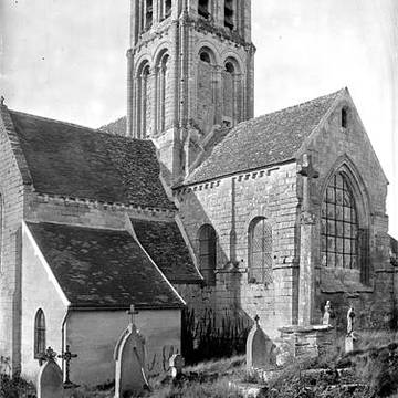 Église Saint-Pierre-et-Saint-Paul de Santeuil et croix