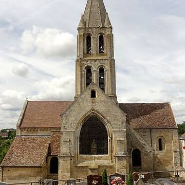 Église Saint-Pierre-et-Saint-Paul de Santeuil et croix
