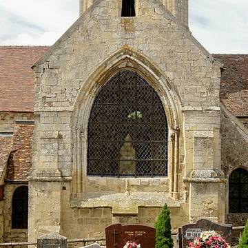 Église Saint-Pierre-et-Saint-Paul de Santeuil et croix