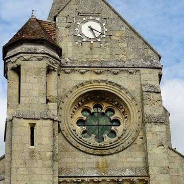 Église Saint-Pierre-et-Saint-Paul de Santeuil et croix