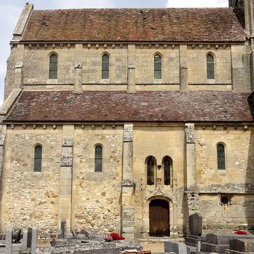 Église Saint-Pierre-et-Saint-Paul de Santeuil et croix