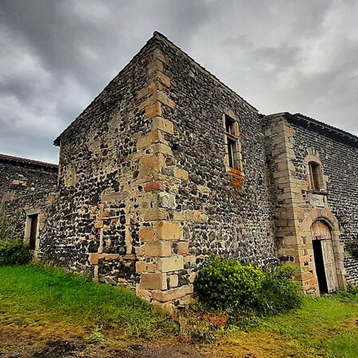 Photo de Église Saint-Pierre-et-Saint-Porchaire de Montverdun et le Prieuré