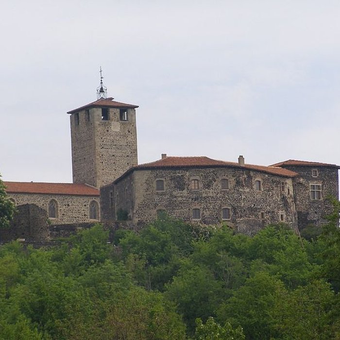 Photo de Église Saint-Pierre-et-Saint-Porchaire de Montverdun et le Prieuré