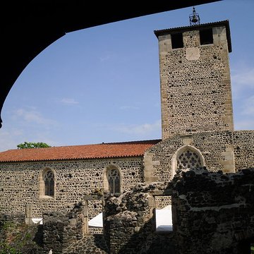 Église Saint-Pierre-et-Saint-Porchaire de Montverdun et le Prieuré