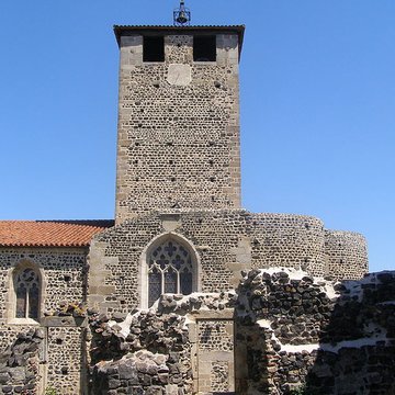 Église Saint-Pierre-et-Saint-Porchaire de Montverdun et le Prieuré