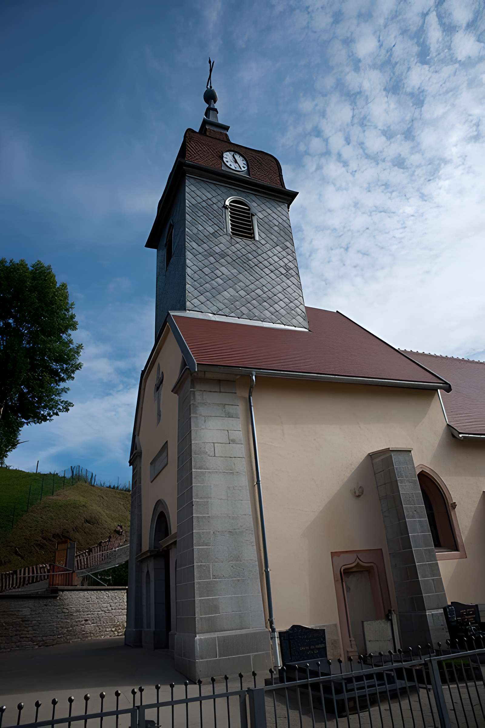 Église Saint-Point de Saint-Point-Lac