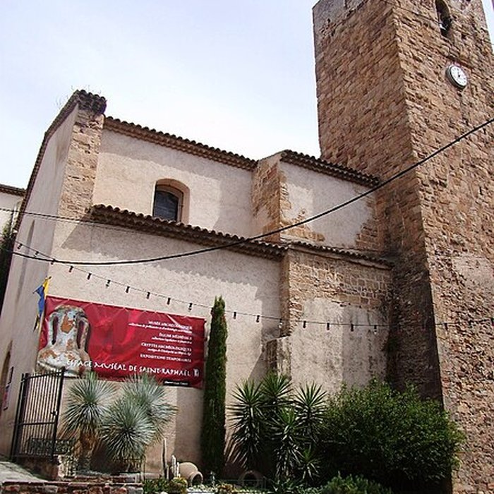 Photo de Église Saint-Raphaël de Saint-Raphaël dans le Var