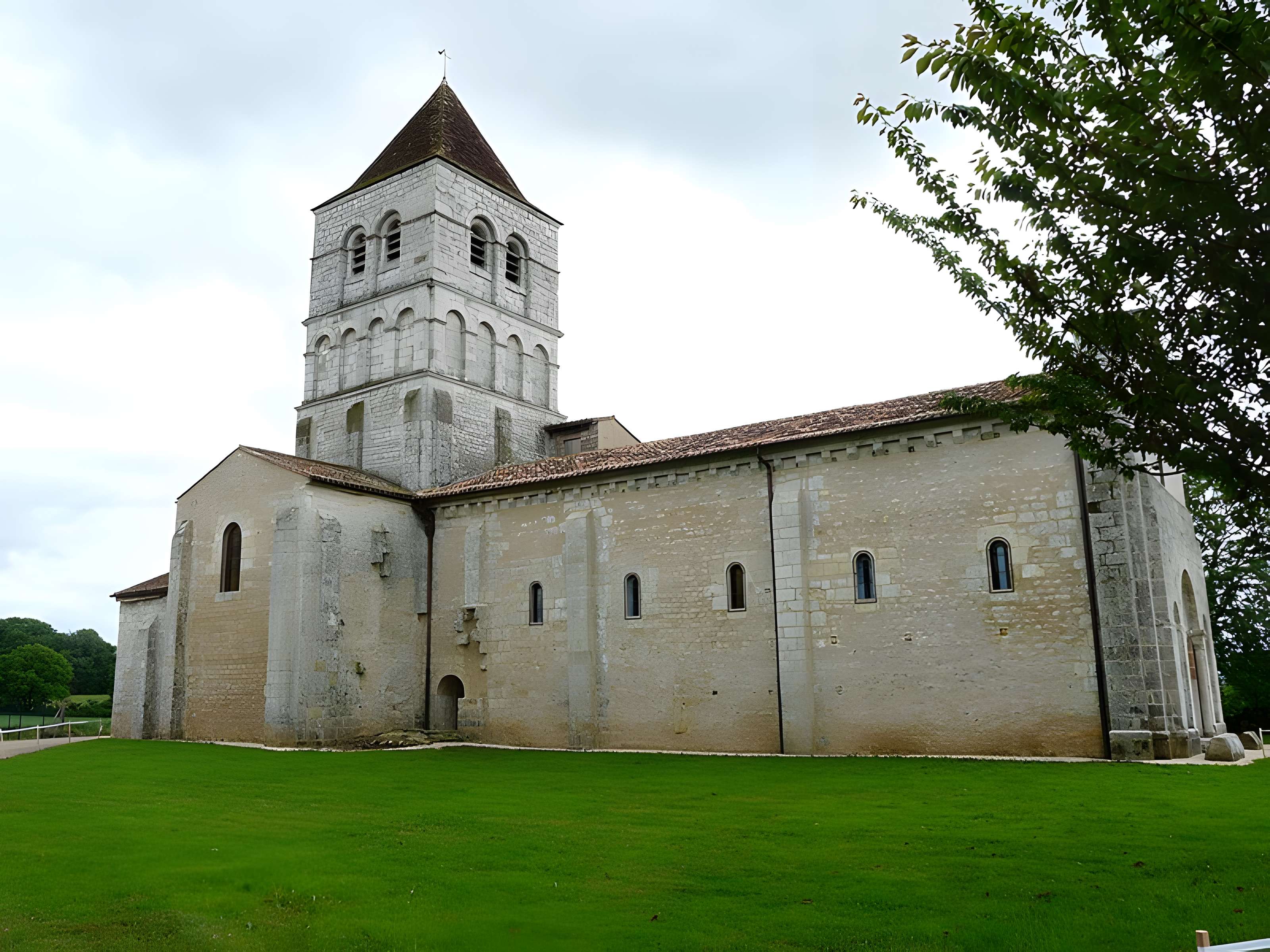 Église Saint-Robert de la Chapelle-Saint-Robert