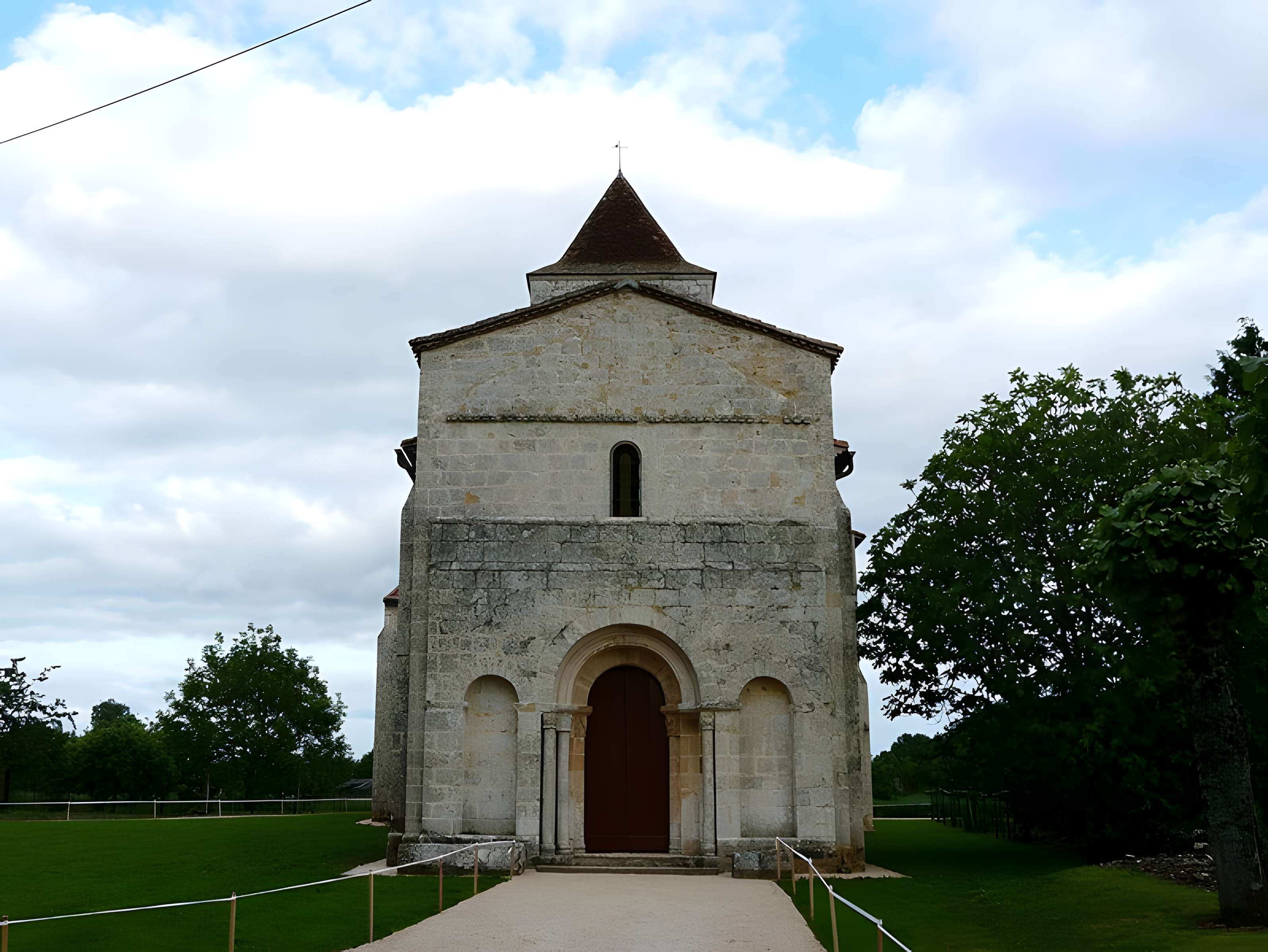 Église Saint-Robert de la Chapelle-Saint-Robert