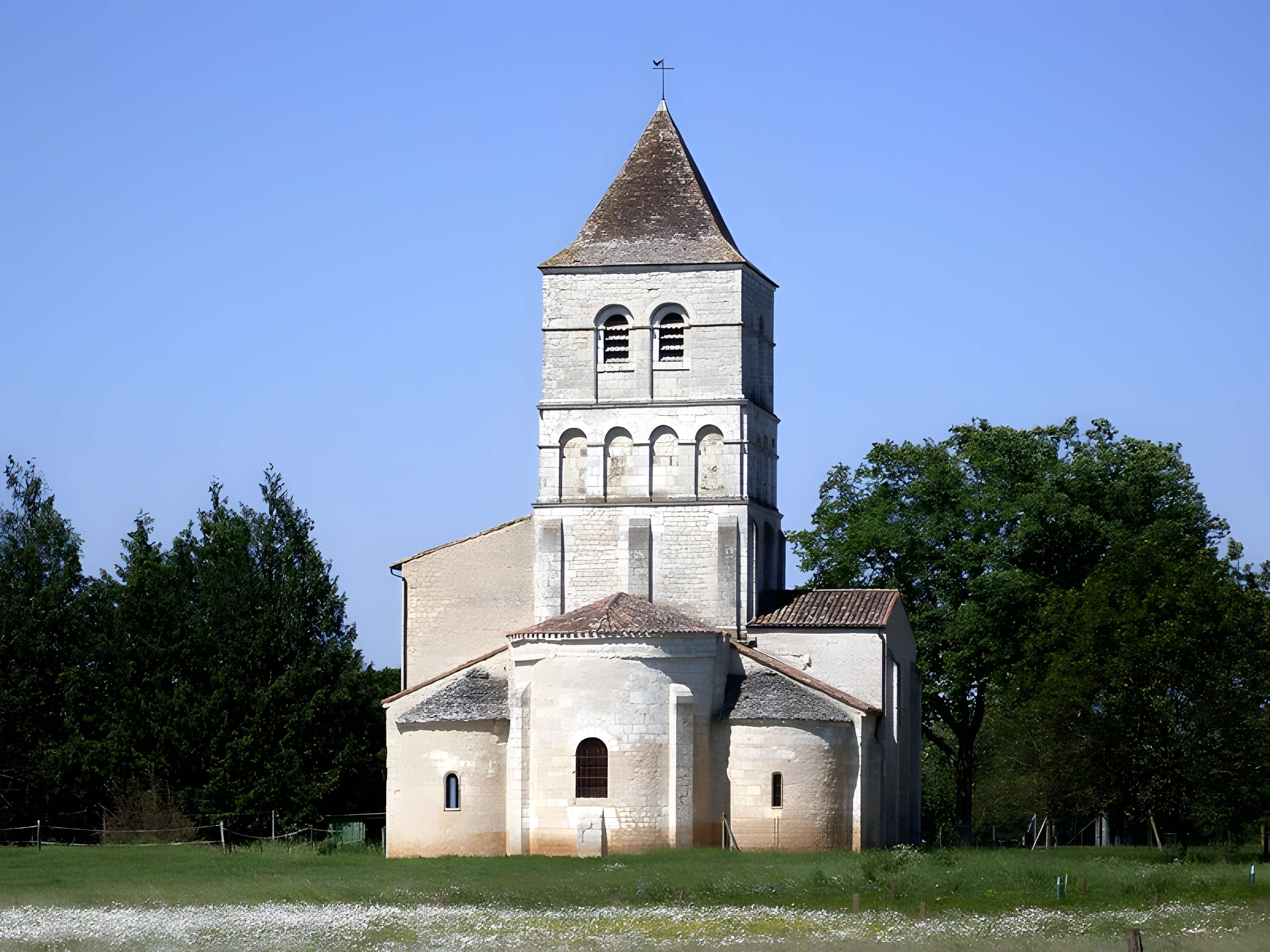 Église Saint-Robert de la Chapelle-Saint-Robert