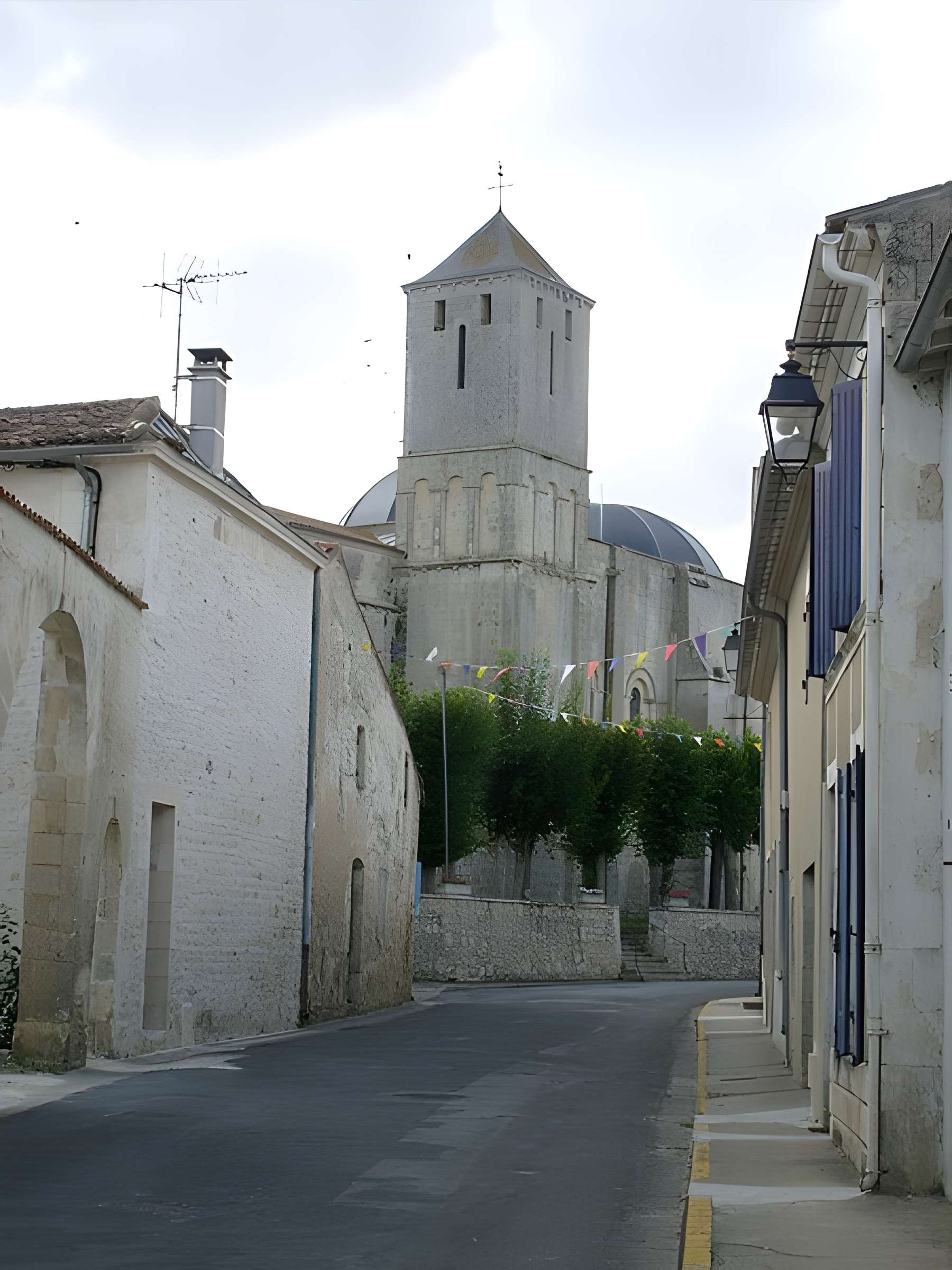 Église Saint-Romain de Saint-Romain-de-Benet