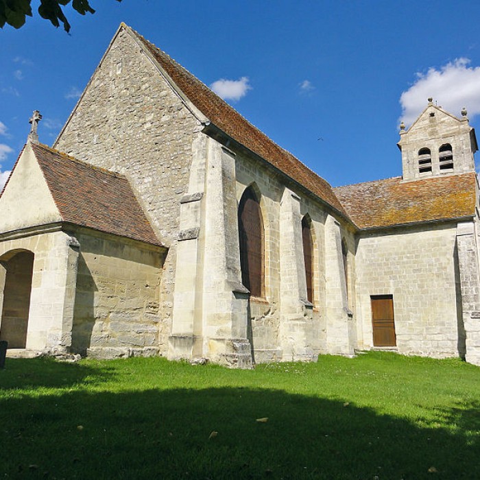 Photo de Église Saint-Romain de Wy-dit-Joli-Village et une croix